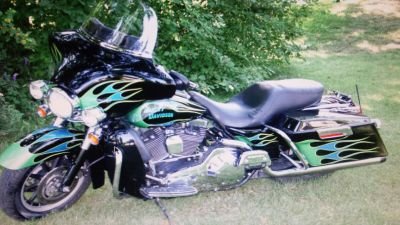 IRideMyOwnHD's profile picture. Mom of 3, stepmom of one and grandma of 12-15 so far.  My favorite things are my goodlookin hubby and my harley.