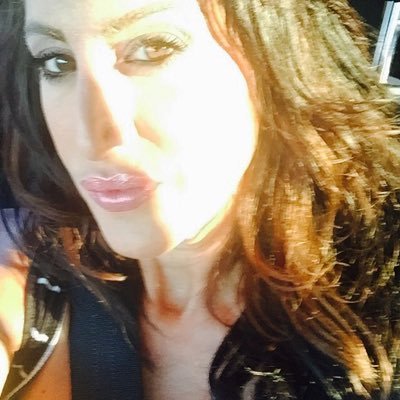 Luvvshoes's profile picture. 