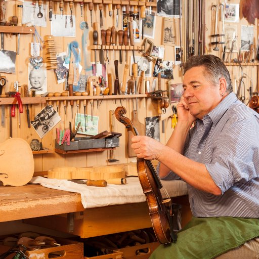 Geigenbau Meister Betrieb in Mittenwald. Handgefertigte Geigen, Celli, Bratschen und Kontrabässe.