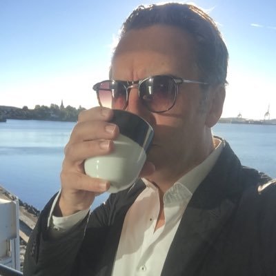 Owner of 21Optical, Scandinavian Eyewear distribution, father of 3 kids. living in the fantastic city Copenhagen. You only have one life... Spend it right