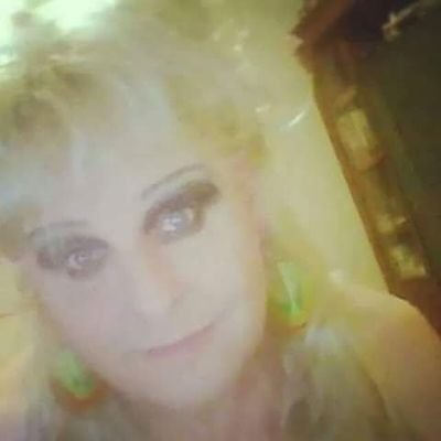 hello im ashley, a transexual women married.from Tampa Florida but made my home in the Chicago suburbs.