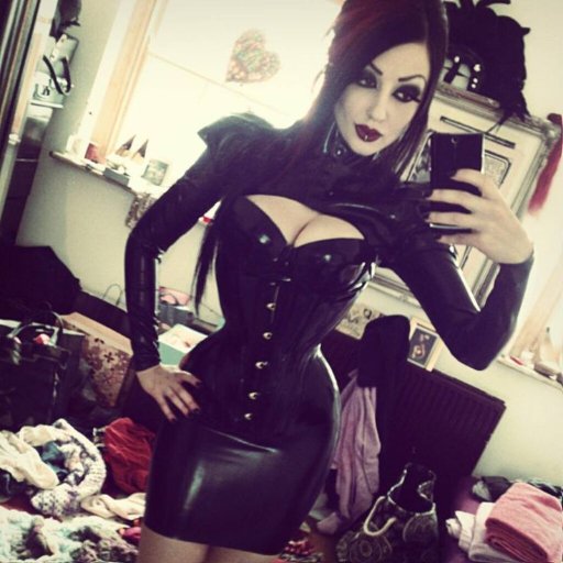 KendaChenevey58's profile picture. Bondage queen 👅 Very kinky and naughty 😊😇