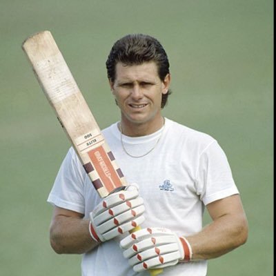 Pure dedication to retro players. This is the Nintendo equivalent of batsmen...when bats weren't sleepers with grips 🏏🏏