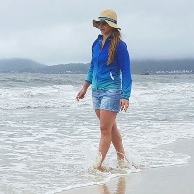 lucianavelaz's profile picture. 