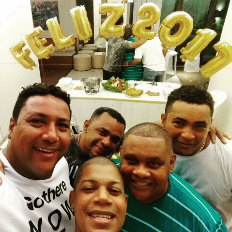 Criado em Recife, em Maio de 1996, oriundo do Alto José do Pinho, com muito samba nas veias e humildade,
Contatos para shows (81) 99615-5060 / 98864-2878