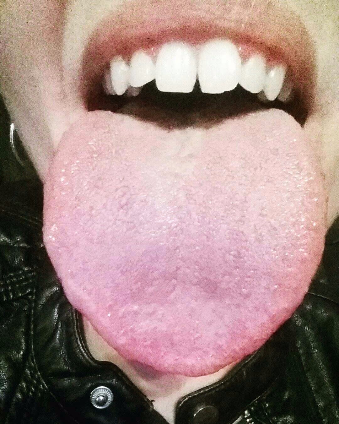 Long tongue goddess