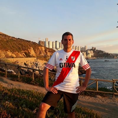 JaviHMartinez's profile picture. Soy normal pero River me vuelve loco.