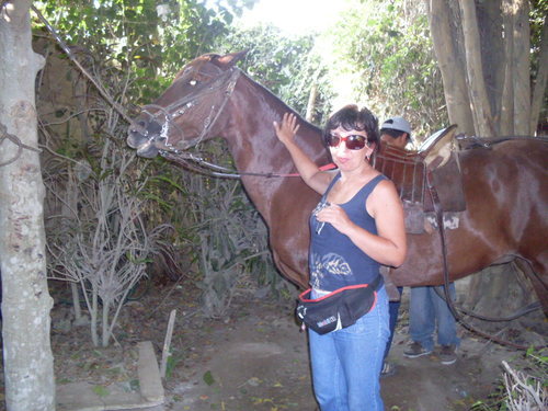 soy algo hiperactiva, me gusta todo o casi todo para ayer,hablantina,un tanto optimista,querendona,risueña,megusta el deporte,principañmente correr,vivir c/dia