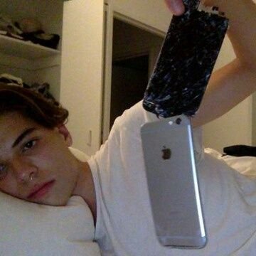 rpgskamjonas's profile picture. suce moi sous la pluie.