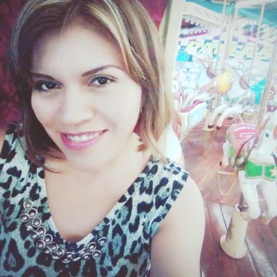 Madre, creativa, amante de los gatos y amante de la libertad.