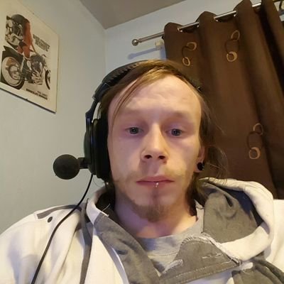 I'm just your average person trying to make it big in the world of streaming my twitch is https://t.co/AmqKL6fbBa