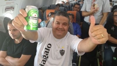 Nasci em Beagá, ATLETICANO de Corpo & Alma, Cervejeiro V8, Fã do Raul, Off-Road na Veia, Amo​ os Bichos, Filho da Dona Deize, casado com Bebel e Pai de 8 cães!!