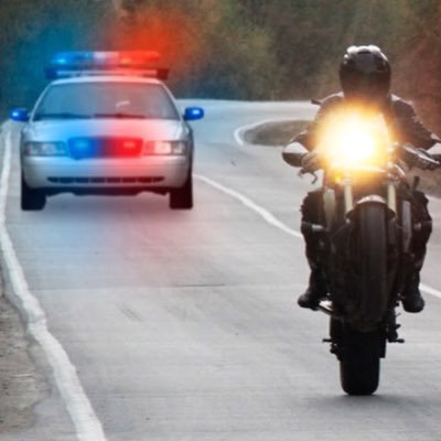 @BikeVsCops will be bringing you daily videos of BIKES vs COPS. Give us a follow so you don't miss out on any of our videos. credit to Bikes_vs_cops instagram