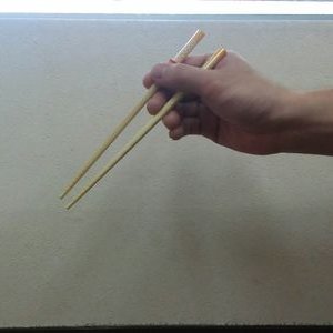 エムジェイ 味平 箸を上手に使える補助具です 子供から大人まで使えます 1ヶ月 2ヶ月で上手に持てるように なります 試してみて下さい 便利用品 介護用品