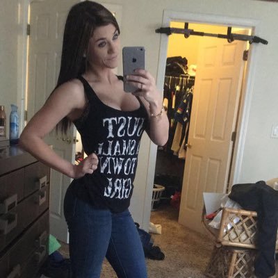 MoultonLeslie's profile picture. 21 ZPR❤️, Nursing