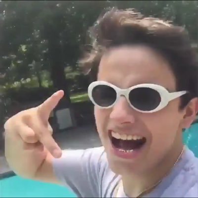 JUST LIVIN LIFE 1 day after losing 200 dollars💤😔 https://t.co/H0x1H6XjZF
