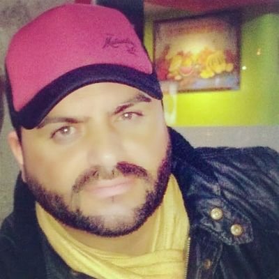 UN HOMBRE SENCILLO DE PIES A CABEZA Y DE CABEZA A LOS PIES