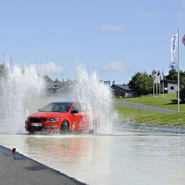 Mit Sicherheit mehr erleben!
Egal, ob es um PKW, Motorrad, LKW oder andere Fahrzeuge geht, das FSZ bietet immer die passenden Trainings an.