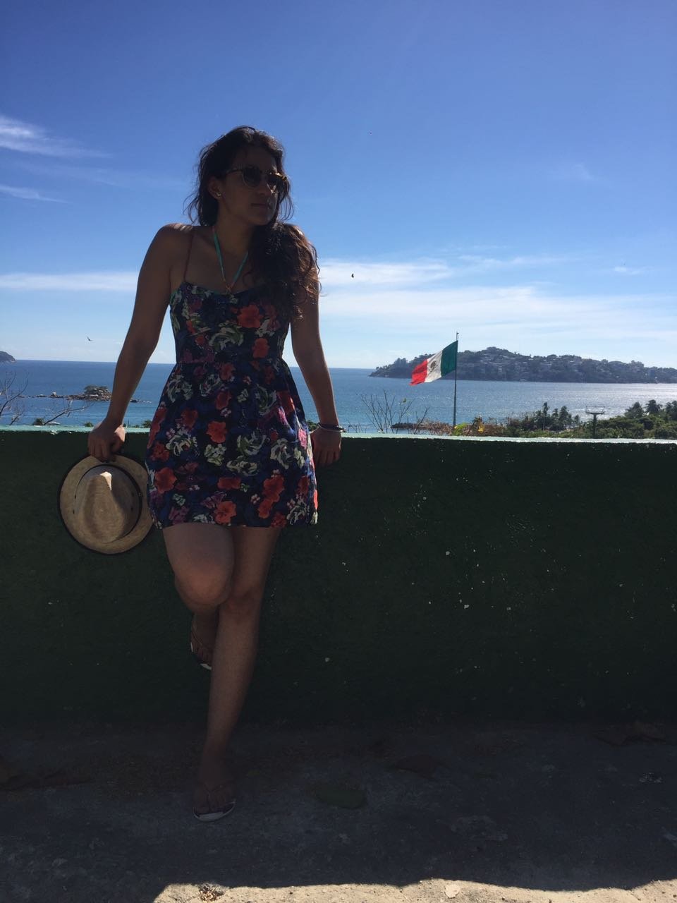 Bailarina, estudiante de docencia de Artes, pintora, Maestra de educación artística y belly dance. Amante de la vida y de todo lo que alimente mi espíritu
