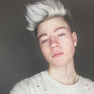 theaxstinhunt's profile picture. CLICK THE 🔔 ABOVE •Instagram- @imaustinhunt •Snapchat- AustinHunt19 📬