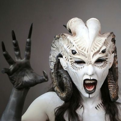 SianissSia's profile picture. Gragh...gragh...rrrrr..greeerrgg grah! BBBRRAAAAIIINNNSSSSS