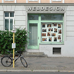 Monthly changing photo exhibits in a shop window in berlin + online.