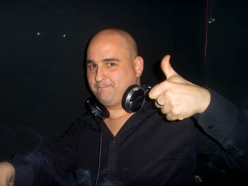 elcalvolokura's profile picture. dj,presentador,spiker,locutor de radio,humorista,imitador,monologuista y mas...todo dedicado para y por vosotros...gracias carpe diem