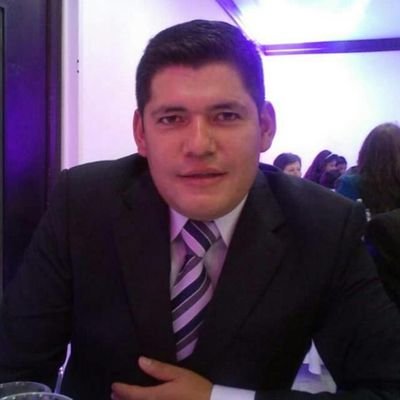 Profesional en Administración y Negocios Internacionales. Postgrado en Gerencia de Proyectos.