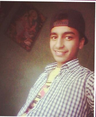 म त दु खी मान्छे हजुर।
तर आफु दुखी भएता पनि अरुलाई खुसी
अनि सुखी तुल्याउने पर्यास गर्छु।