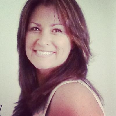 DineenRoeller's profile picture. Indipendent self-taught artist wondering through the enchanted forest of life... #artist #finearts #portraits #nudes #murals #commissions #freelance 🎨