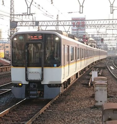 ものすごく近鉄電車が大好きな、鉄道好きの２５歳の社会人の男子です。シリーズ２１、特急ではＡＣＥのリニューアル、伊勢志摩ライナー、青の交響曲などが特に大好きです。近鉄電車が大好きなかたに限らず、鉄道ファンのかたならほとんどフォローいたします。近鉄電車以外も含めた鉄道垢→@kintetsu8600kei