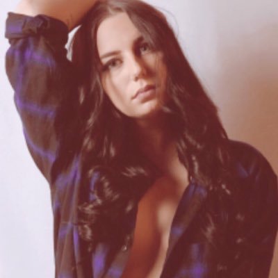 Singer/Song Writer | Toronto | Instagram juliatomlinsonofficial