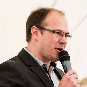 Specialist Wedding DJ & Host on the Isle of Wight. Creating fun, memorable and unique weddings.