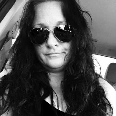 Emeee77's profile picture. 2017, please be a great year 🤞🏼