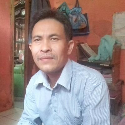 Lahir sukabumi tahun 1970, pendidikan SMAN 1 cibadak thn 1988. Tinggal d kota sukabumi.