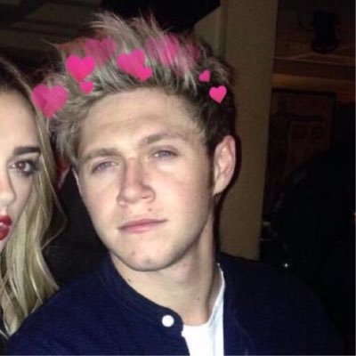 Sono così stufo di questo, io sono malata d'amore Niall Horan, sto male, perché ogni singolo pezzo di me è dedicata a lui