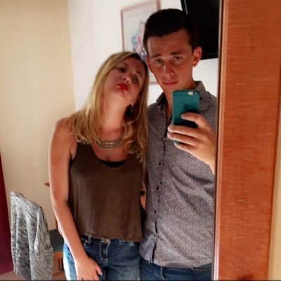 AGloze's profile picture. Je suis trop fière de se que je fais de ma vie