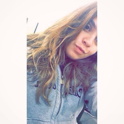 oliveerhellen's profile picture. 👻: oliveira.hellen