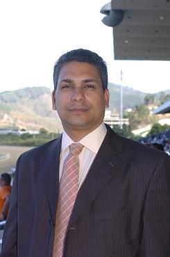 Fanatico de las carreras de caballos. Productor radial, locutor, pronosticador, comentarista y creador de contenidos digitales.