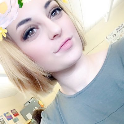 Snap kyliepaige27🌺🌷 5'3🙄 17😈Class of 18'🎓 kiski🎓 eye shadow lover😍🔥👀