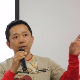 一人経営者をサポートする商売繁盛パートナーとして活動中。頑張ってるあなたの想いを、ネットだけじゃなくアナログな手法も織り交ぜて、多くの人に伝えるお手伝いをしています。デザイン/IT/マーケティングの3方向からサポートできるのが強みです。