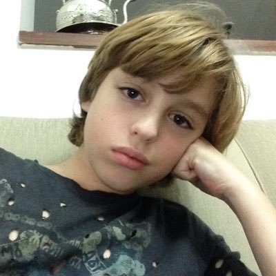_botvilla's profile picture. faço vídeos de entretenimento para o YouTube,se quiser dá uma olhada e não confie em kombis amarelas,elas causam catástrofes ambientais.