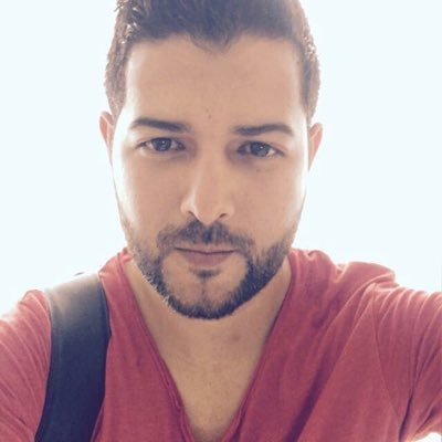 Del mundo del marketing y la TECH. Idealista, soñador y creativo, en busca de soluciones simples.