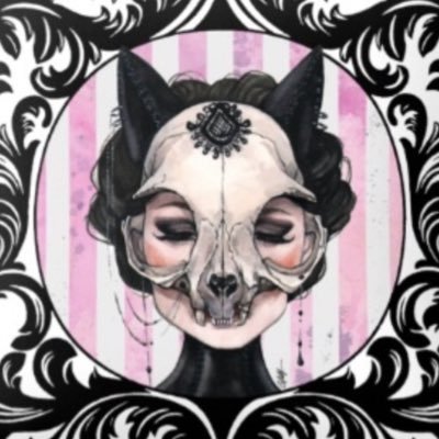 Watercolor pin ups & artist/creator of Skull Maskerade and Hidden Door Comics. 
@carlawyzgala on ig