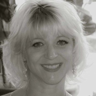 Mixed media artist, painter, jewelry maker, found object hunter. I focus on intuitive methods and listen to my heart.