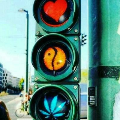 Secret Acc. Married Male, frm Cape Town. I do hook ups.. DM me if ur keen. Woman only. Any race and all shapes and sizes welcome.