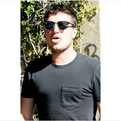 because @jhutch1992 is my reason to live. bc there are 7billion of smiles but your is my favorite. because i love you more than anything.#Hutcher (@marie_cspl )