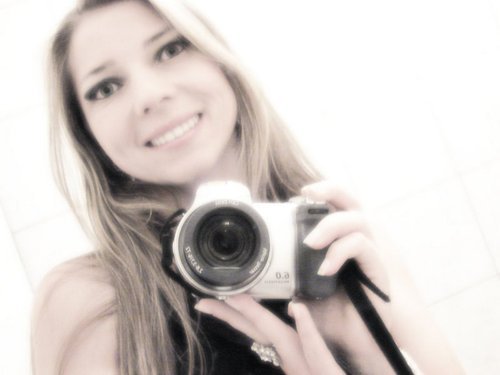 Jornalista formada pela Unidavi, pós graduada em Novas Mídias, Rádio e TV pela F. Fritz Muller em Blumenau. Responsável pelo site http://t.co/72WK2KPlIu.