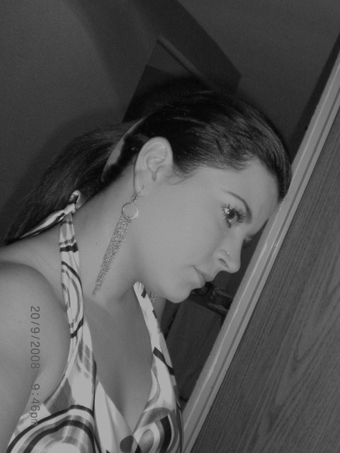 karovieyra's profile picture. 