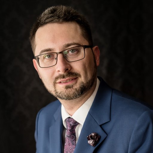 autor ● profesionální vyjednavač ● expert na psychologii ovlivňování. ►►► author ● professional negotiator ● expert on psychology of influence.
